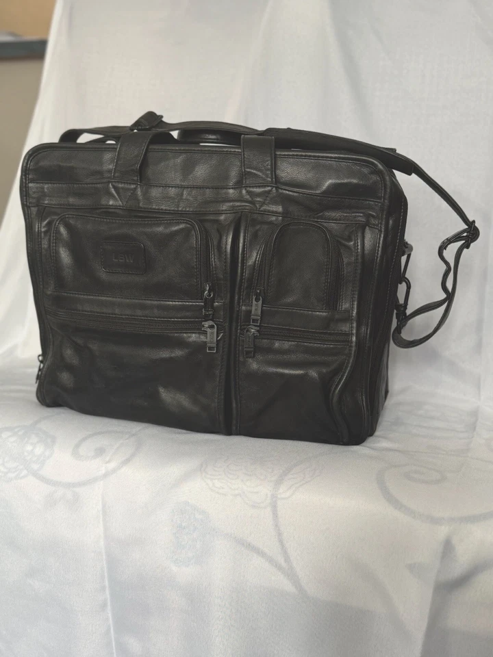 Vintage TUMI - Calzoncillo organizador expandible para computadora portátil en negro con correa, cuero suave Foto 3 de 4
