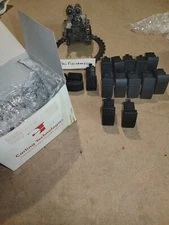 Carling Technologies v6b2s00b-azb00-000 Lot of 27 = V6B2 Toggle Switch