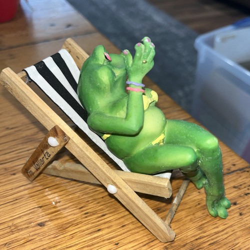 Vintage Frosch im Bikini Figur Sonne baden explizit Strandkorb - Bild 3 von 3