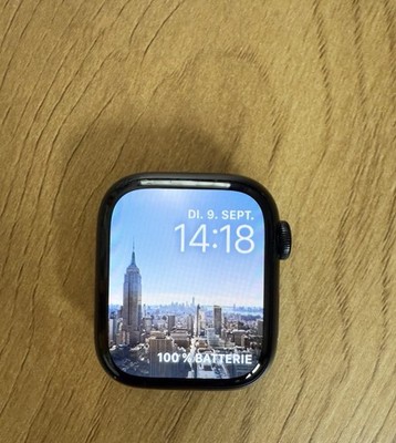Apple Watch Series 7 41mm Midnight Aluminum GPS Inkl. Milanaise-Armband Silber
