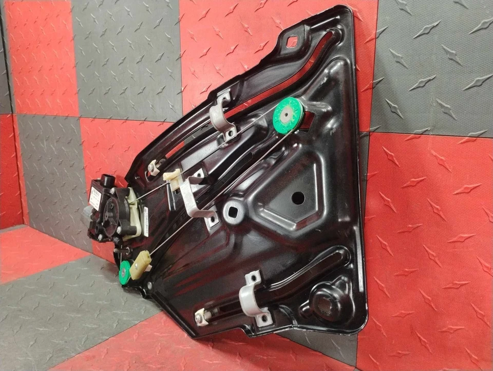 07-16 Volkswagen EOS Convertible LH Driver Cuarto Trasero Cristal Ventana Regulador Foto 3 de 4