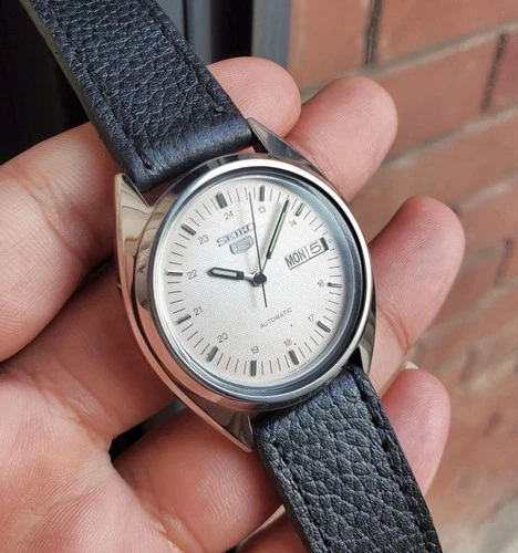 Seiko 1997 SKXF09 White Waffle Sunburst Dial Retro Ultra Rare Vintage Auto JDM