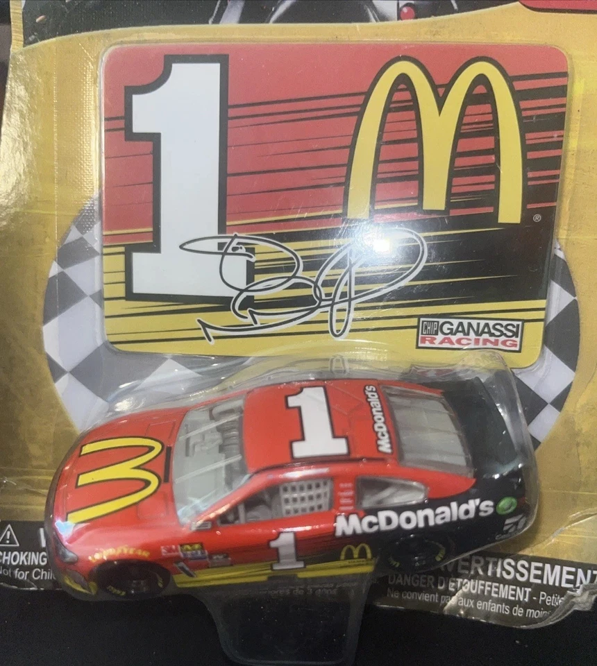 JAMIE MCMURRAY #1 McDonalds Ganassi 2017 NASCAR Authentics 1:64 Diecast Wave 11 Foto 2 de 4