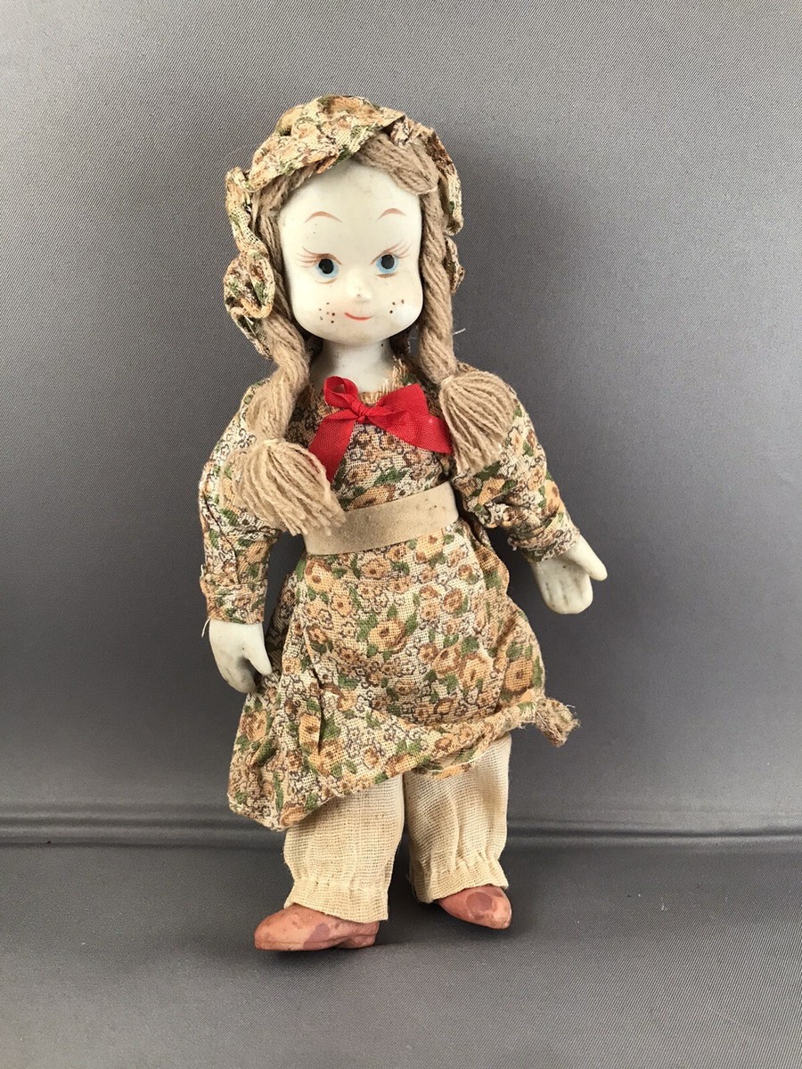 905) Vintage Genuine Antiqued Porcelain Doll 7.5