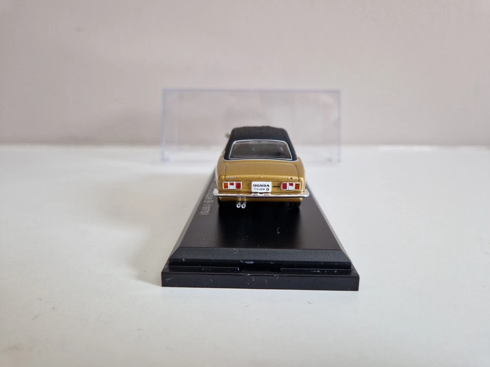 Hachette Norev 1/43 Honda 1300 Coupe 9 - Dorado/Negro - 1970 - Imagen 4 de 4