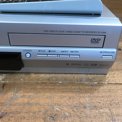 Toshiba SD-V394 DVD-Player VHS Kassettenrecorder Kombigerät mit Fernbedienung getestet - Bild 3 von 17