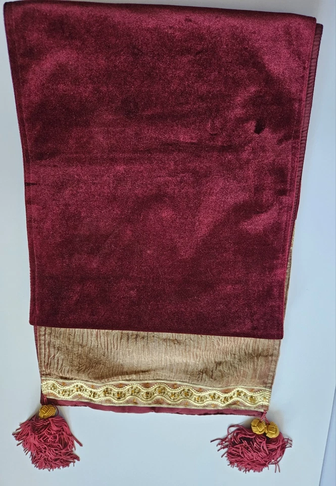 Elegante Corredor de Mesa Metálico Borgoña Y Oro Borlas Lentejuelas 13" x 72" Largo Foto 2 de 4