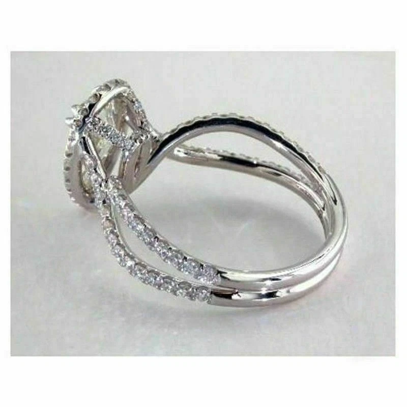 Anillo de compromiso con halo de oro blanco de 14 K de diamantes creados en laboratorio con corte pera de 2,1 quilates Foto 2 de 4