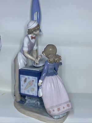 LLADRO Porcelain Figurine Ice Cream Vendor #5325 Retired No LLADRO Porcelain Figurine Ice Cream Vendor #5325 Retired No