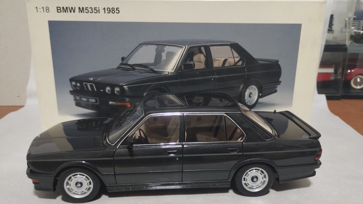 AUTOart BMW M535i 1985 1:18 1/18　535 M 1/18 AUTOart 1985 BMW M535i (Alpine White) Diecast Car Model