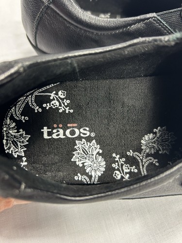 Taos Encore Womens Slip On Shoes Loafers Black Leather Silver Buttons Size US 11 - Picture 2 of 15