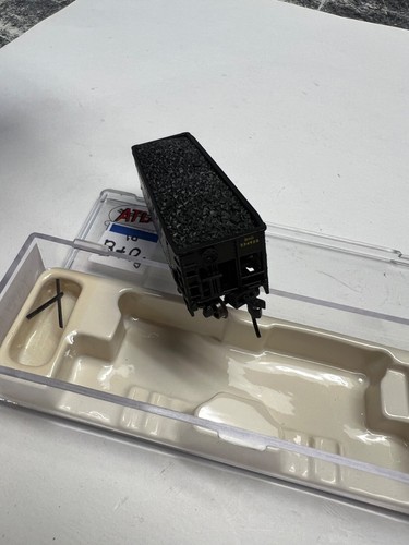 ATALS N SCALE 40827 2-BAY OFFSET SIDE HOPPER CHESSIE SYSTEM B&0 #234920 - Picture 5 of 9
