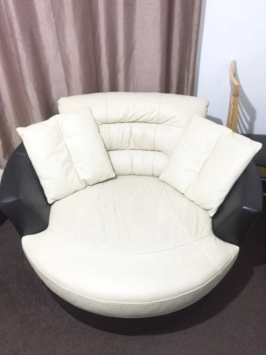 White leather cuddle chair outlet