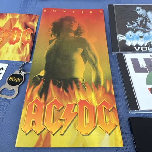 AC/DC Bonfire 1997 5 CD BOX SET Stickers Keychain, Booklet, Guitar Pick - Picture 3 of 16