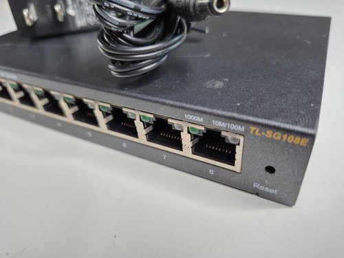 TP-LINK TL-SG108E 8-Port Gigabit Easy Smart Switch - Picture 3 of 5