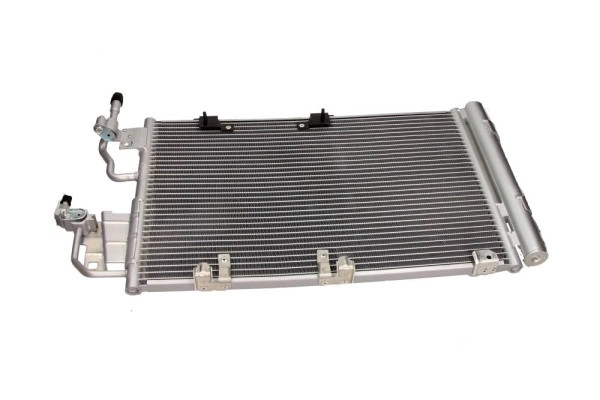 Condenseur MAXGEAR AC844085 pour réparer une climatisation auto qui ne fait plus de froid