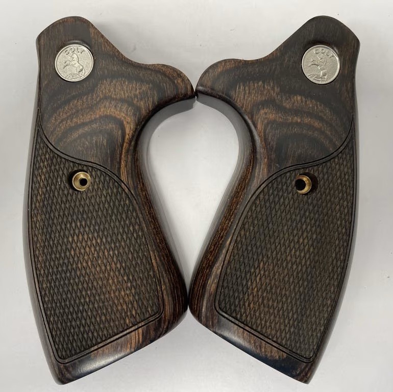 Colt Cobra, King Cobra, Viper Post-2017 Target Super Walnut Checkered Silver Med