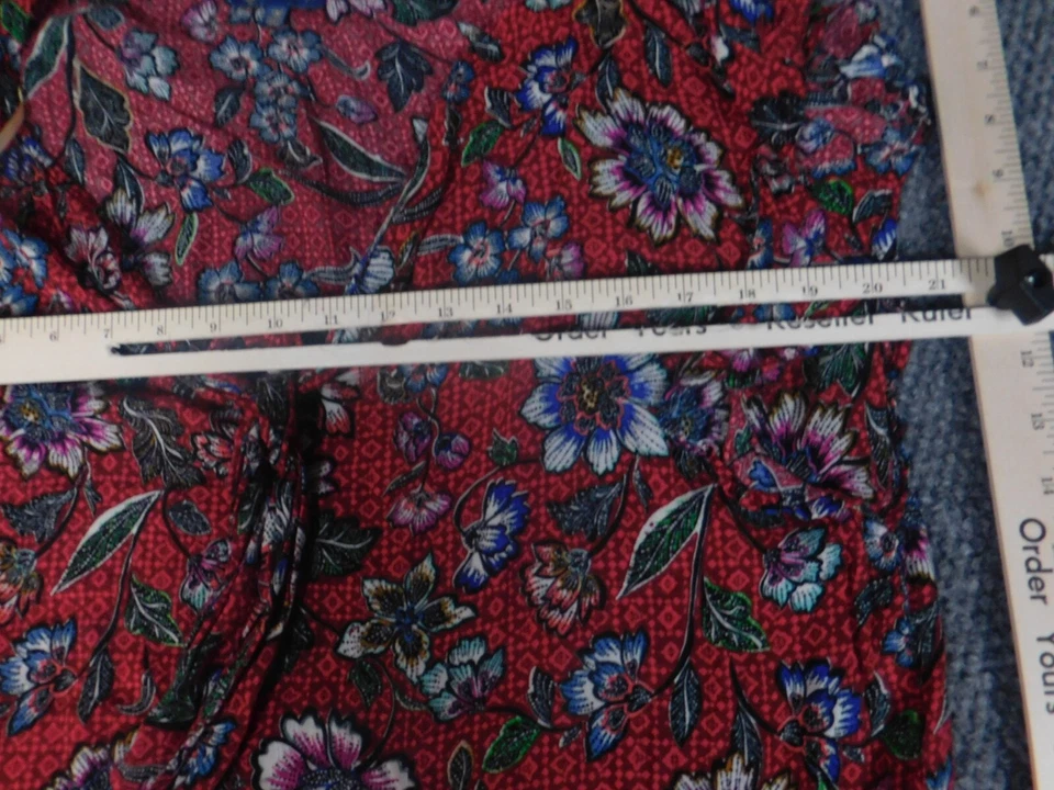 Democracy Womens Blouse Medium Red Floral pullover Foto 4 de 4