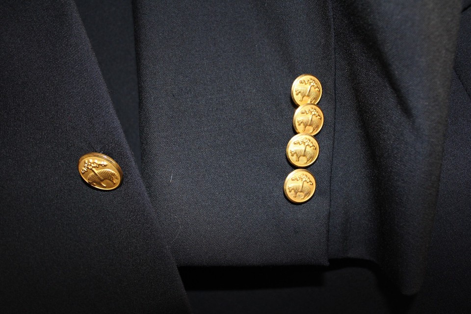 NAVYBLUE BROOKS BROTHERS 100 WOOL GOLD METAL BUTTON MADISON BLAZER