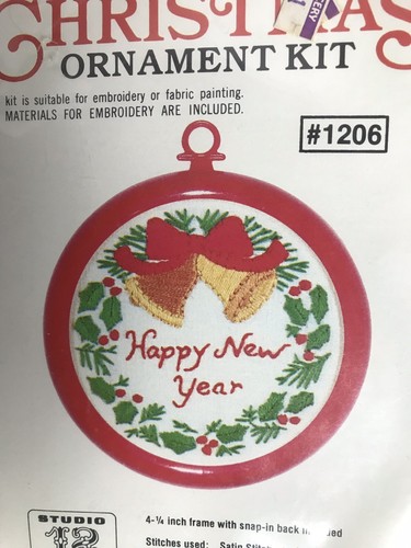 Vintage Christmas Crewel Needlepoint Cross Stitch Crossstitch Pillow Kits Set - Picture 3 of 4