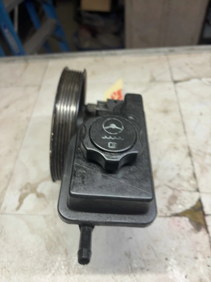 Cadillac DTS BUICK LUCERNE 2006-11 bomba de dirección asistida conjunto de depósito de motor Foto 2 de 4