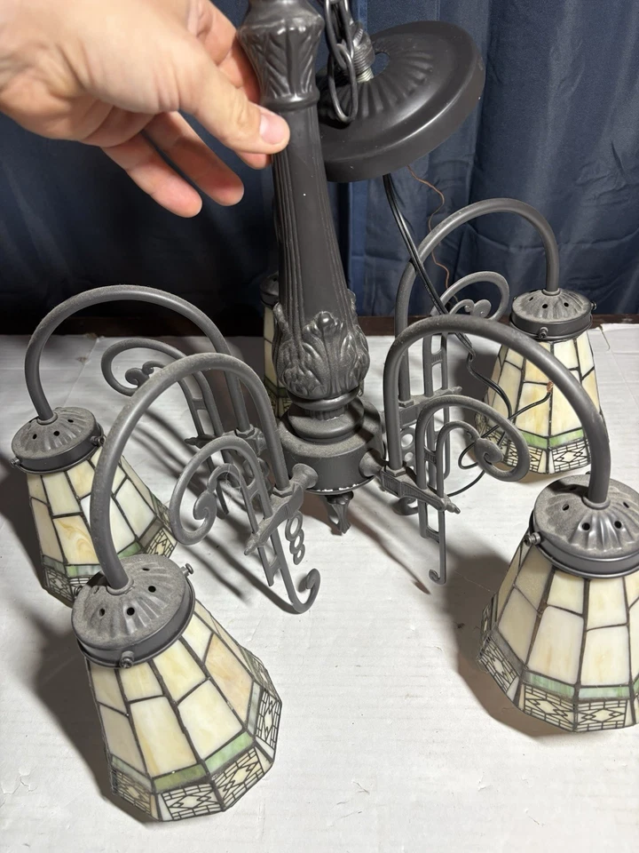 Lámpara de araña Chloe Lighting Belle Tiffany Mission de 5 luces Foto 3 de 4