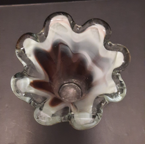 MURANO BLOWN ART GLASS VASE W/CARAMEL, BROWNS, WHITE SCALLOP TOP - Picture 4 of 5