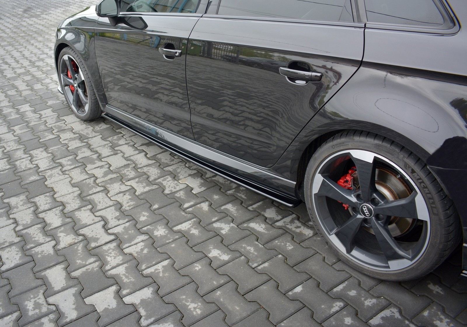 Bas de caisse Maxton Audi RS3 8V FL Sportback noir brillant original