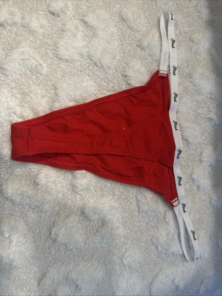Tanga roja Victoria Secret Foto 3 de 3