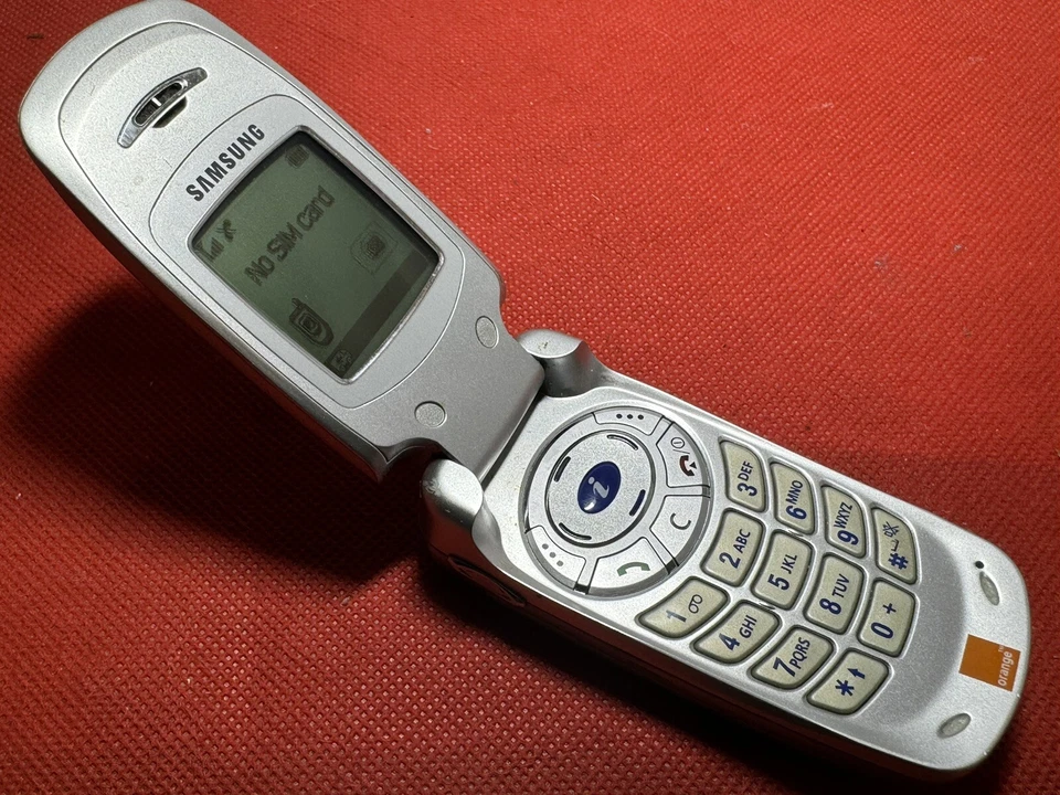 Samsung SGH-A800 Silver ( Unlocked ) Mobile Phone Samsung A800, photo 3 of 5