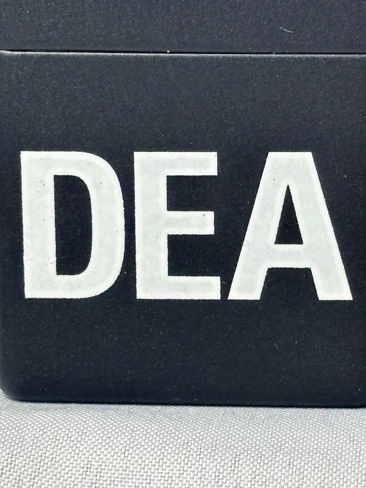 Encendedor Zippo DEA 2003 negro mate Foto 2 de 4