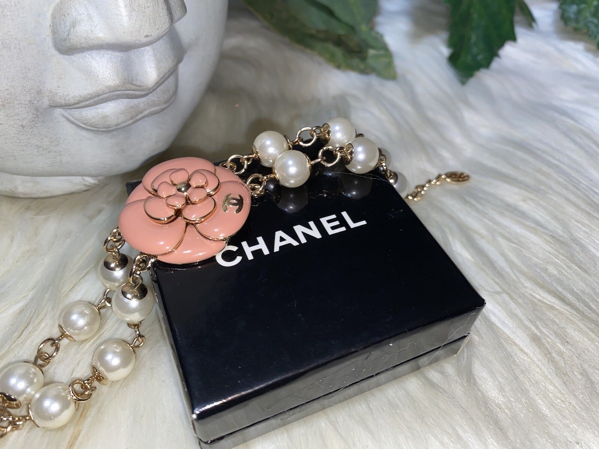 【CHANEL】25A パピヨン ブレスレット ◆ パール＆ビジュー Chanel Camellia Authentic Pearl And Floral Bracelet!!! Mint