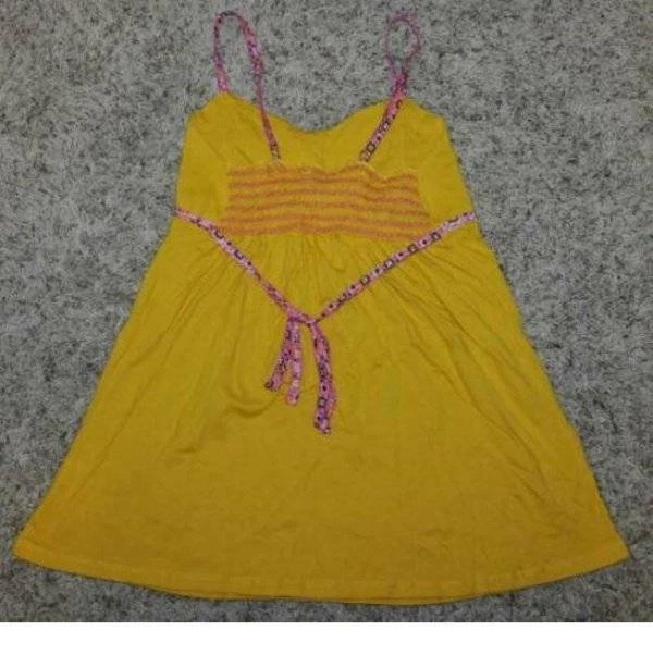 Camiseta sin mangas Babydoll Energie amarilla con estampado Sweatheart para niñas 10/12 Foto 3 de 4