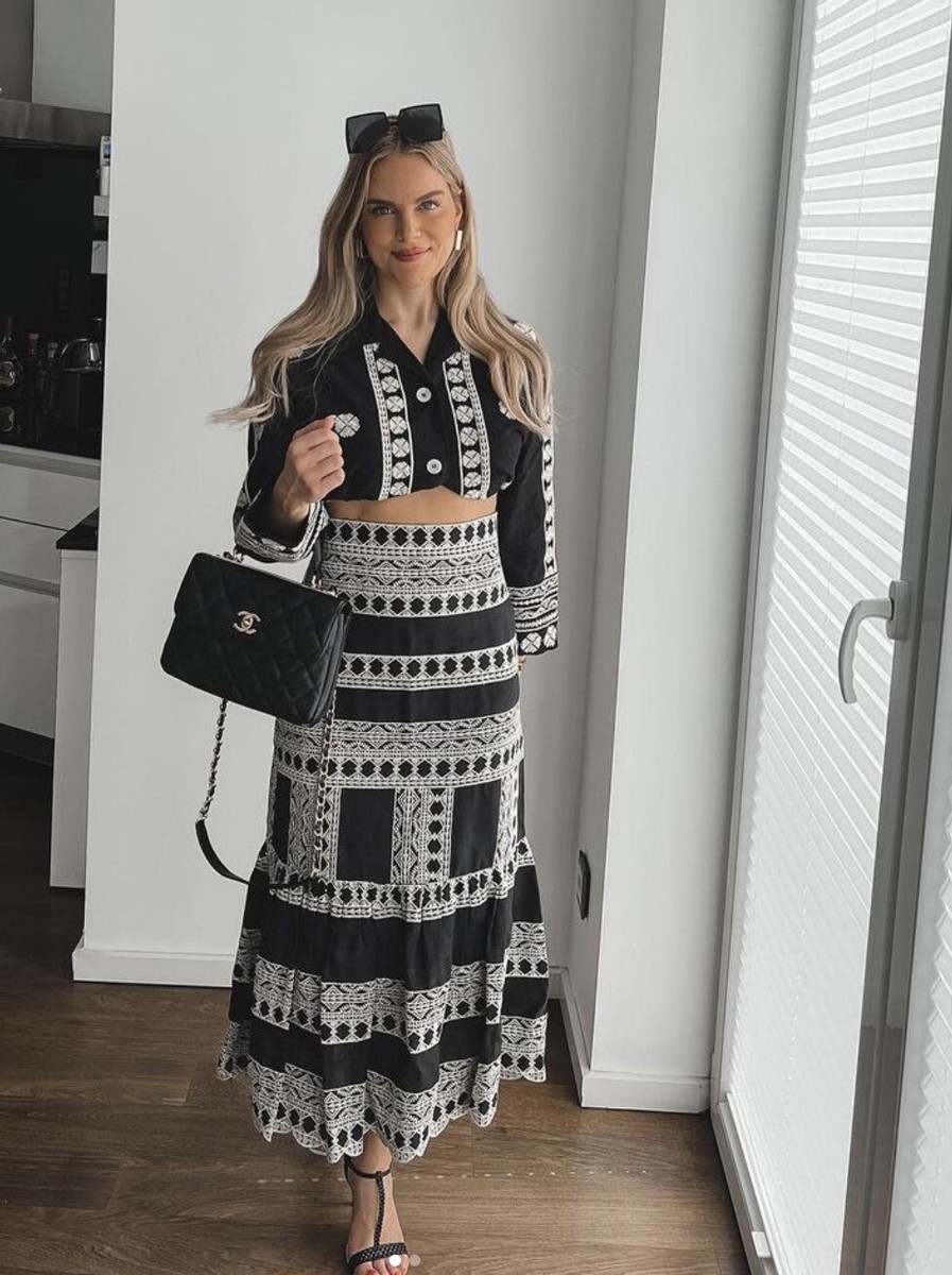 Zara SS22 Black White Embroidered Midi Skirt With Ruffled Hem 4786 054