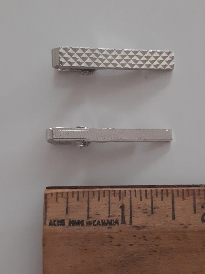 Lote de 2 clips de corbata vintage Anson colgante tono plateado broche de corbata Foto 2 de 4