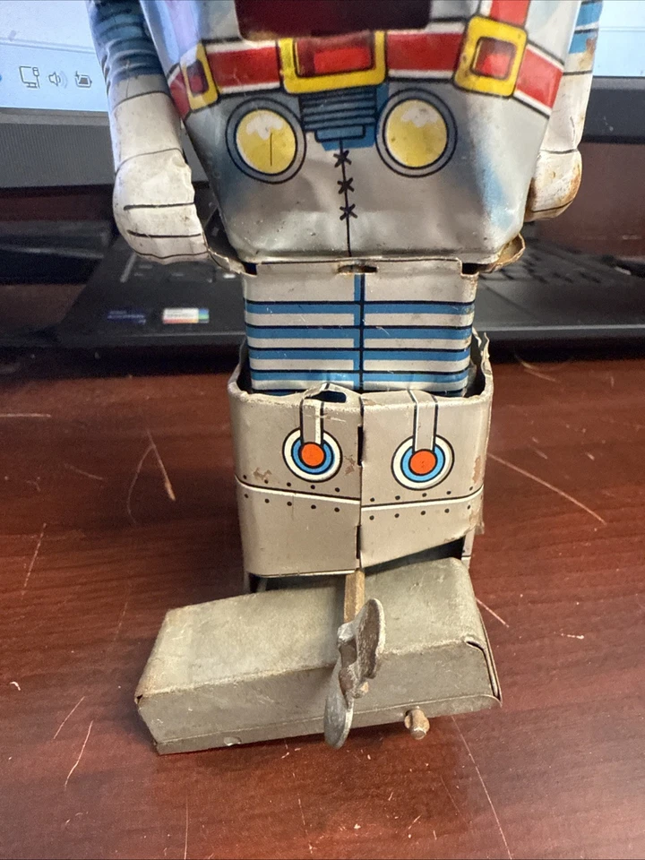 Винтажная японская заводная оловянная игрушка-робот космический человек работает (не собрана правильно) - Изображение 3 из 4