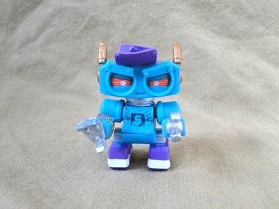 Treasure X Robots Gold: Gizgold Action Figure