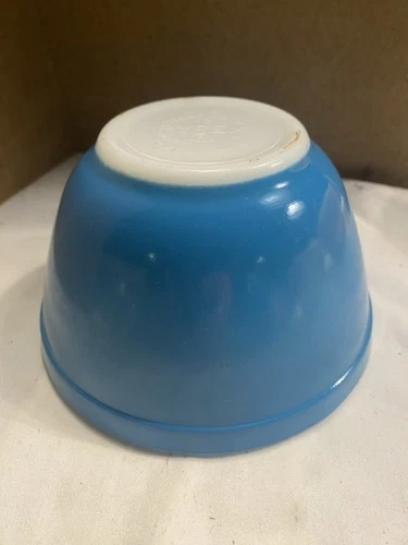 Vintage Pyrex Primary Colors #401 Bright Blue 1.5 Pint Small Nesting Mixing Bowl