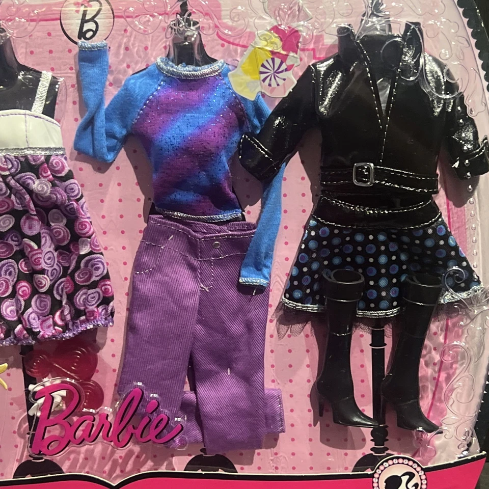 Barbie Fashion Fever N4855 Set de Regalo 4 Trajes, Mattel 2009 Barbie Ropa NUEVO Foto 3 de 4