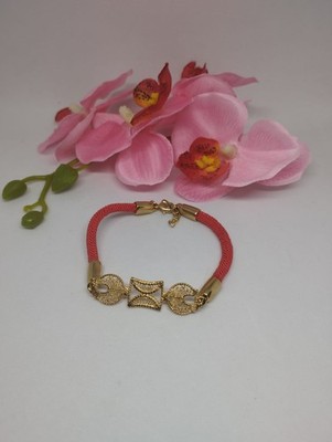 Armband Rote Kordel Aloalo Madagaskar aus vergoldetem Stahl