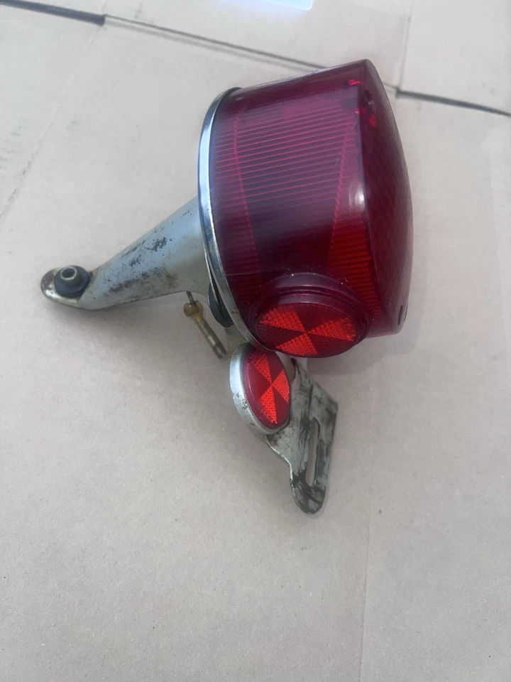 Luz trasera OEM Yamaha At2 125 licencia At1 At2 1972 Foto 2 de 4