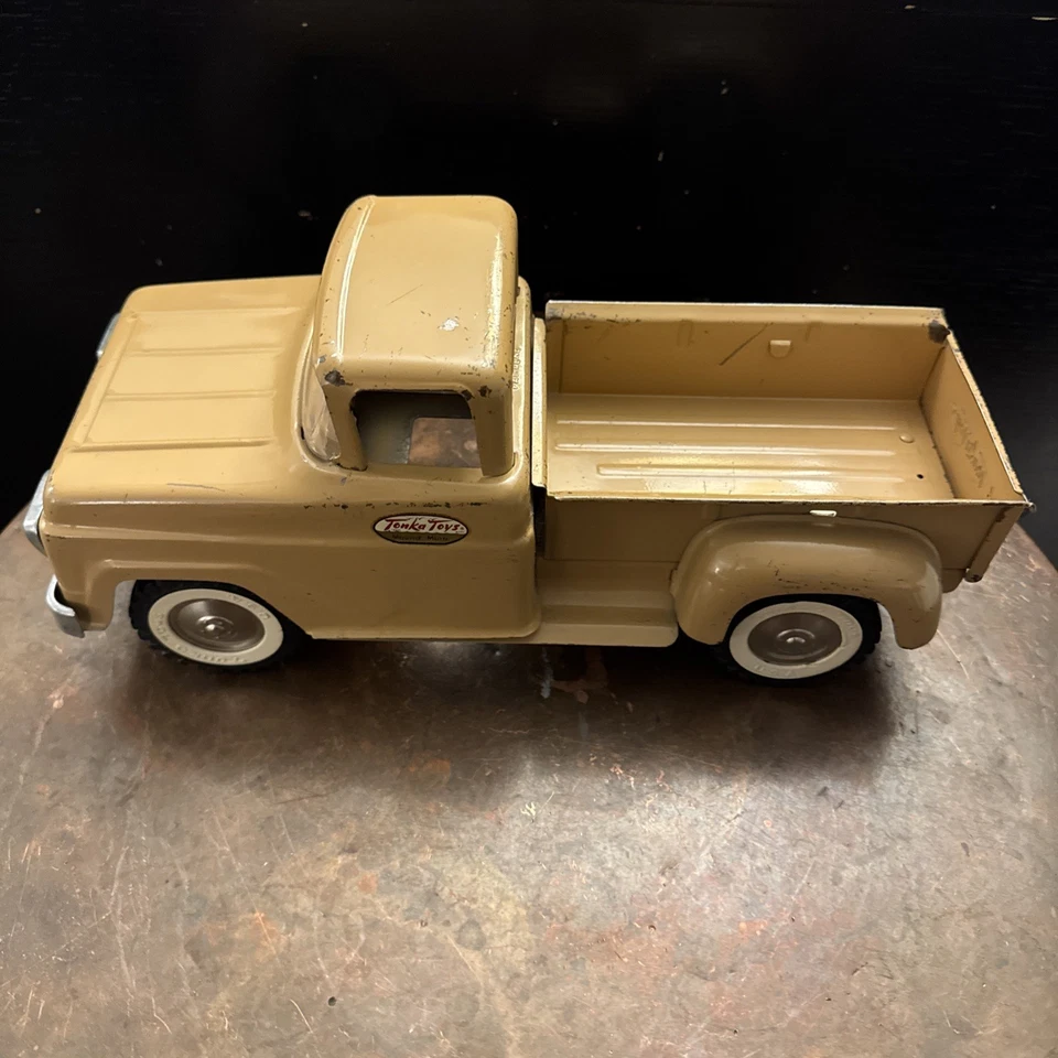 VINTAGE TONKA 1959 SPORTSMAN PICKUP TRUCK LIGHT TAN ORIGINAL PAINT AND DECALS - Image 3 of 4