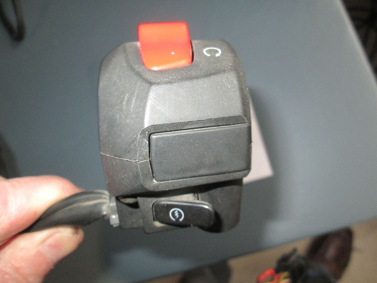 2002 - 2010 SUZUKI GZ250 MARAUDER RH handle start switch 2002 - 2010 SUZUKI GZ250 MARAUDER RH handle start switch