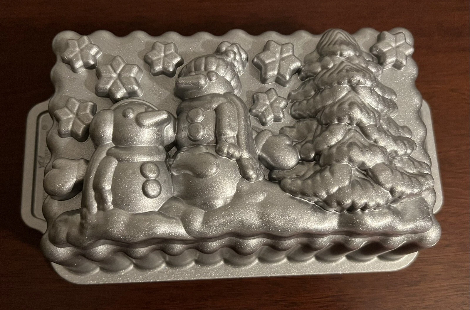Nordic Ware Winter Wonderland Pan Snowmen Snowflakes & Tree Loaf Pan