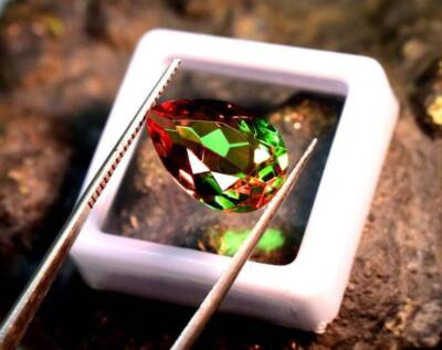 Grade Alexandrite Bi-Color 5.45 Ct Pear Cut Excellent Quality Loose Gemstone 