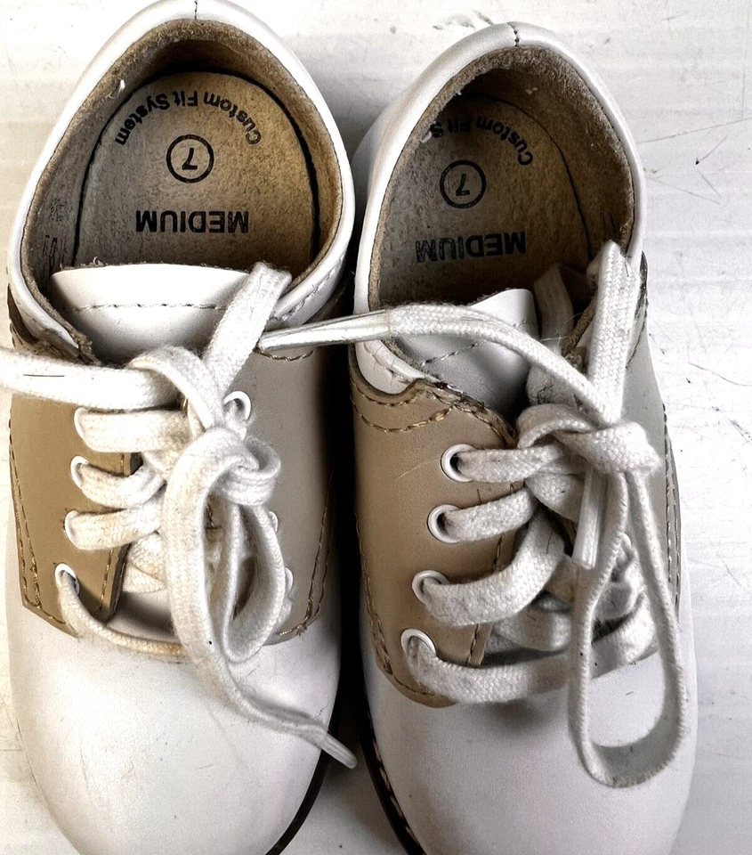 Zapatos Oxford Footmates con cordones para niños pequeños talla 7 de cuero blanco crudo Foto 4 de 4