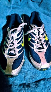 nike reax black and yellow