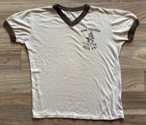 VTG 1970s MAD TRAPPER INUVIK NORTHWEST TERRITORIES T SHIRT RINGER BROWN SZ S