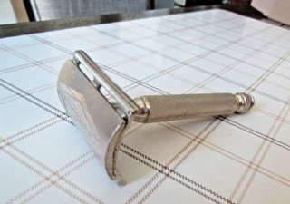 Gillette Safety Razor SILVER Tech Date Code Y2 1953 Vintage Ball Handle End