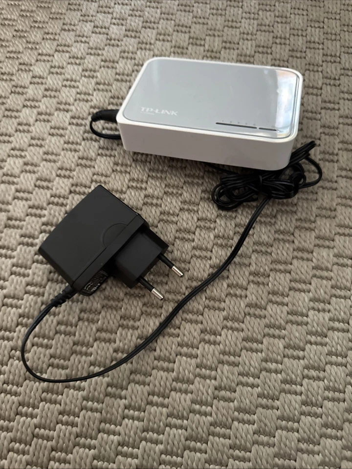 TP-Link switch 5 Ports 10/100Mbps Réseau